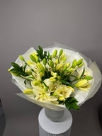Golden Lily Bouquet